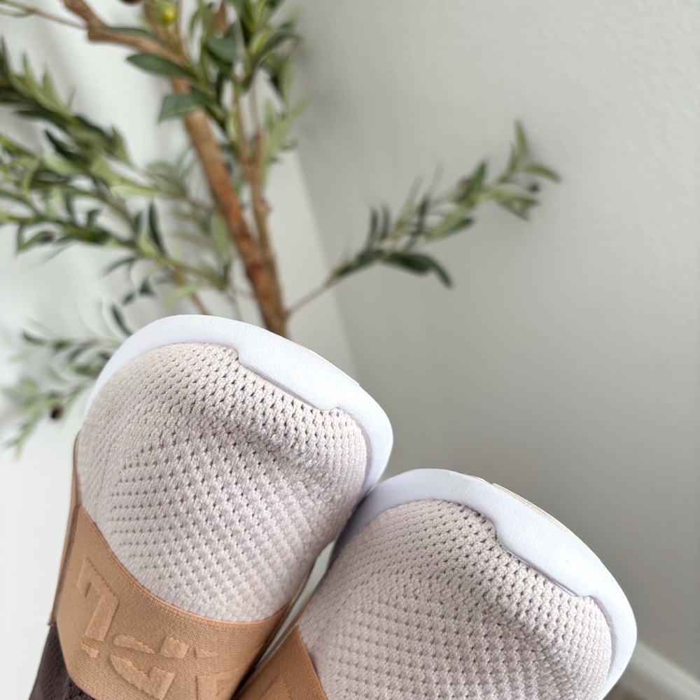 Free People APL Techloom Bliss Sneaker Mesh Beachwood size 8 - Picture 3 of 5
